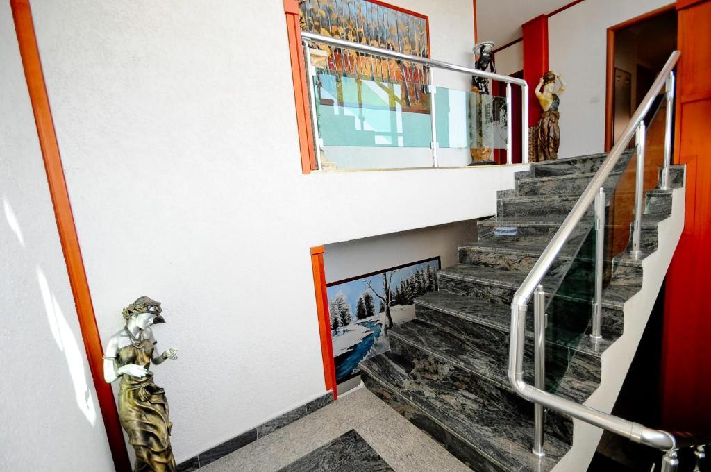 טיראנה Hotel Lubjana מראה חיצוני תמונה