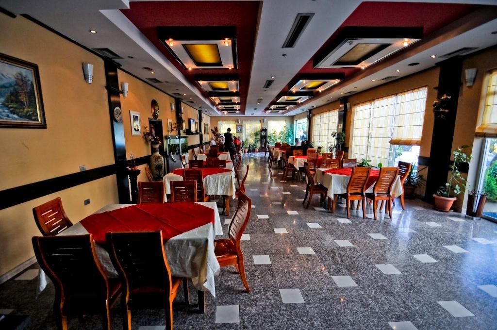 טיראנה Hotel Lubjana מראה חיצוני תמונה