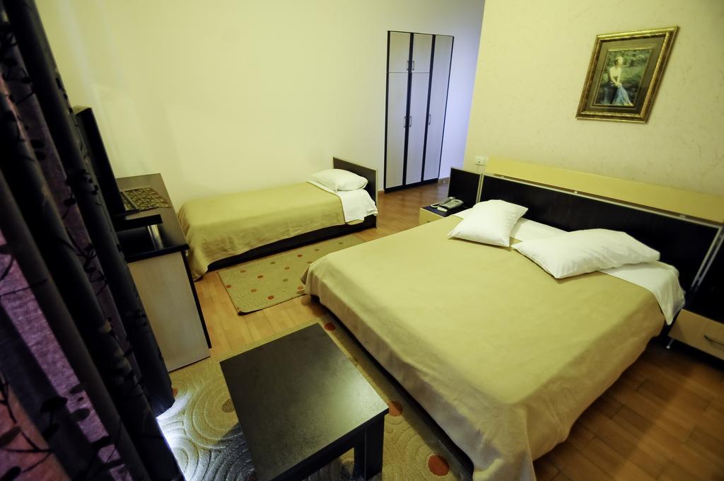 טיראנה Hotel Lubjana מראה חיצוני תמונה